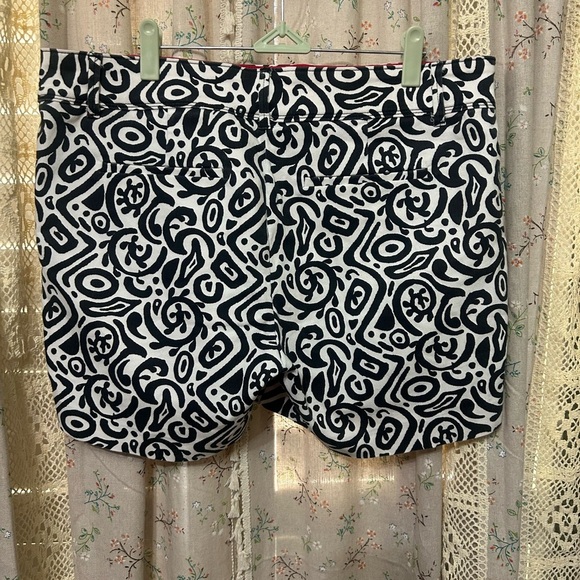 Isaac Mizrahi Black & White Print Tailored Shorts Stretch 12 - Picture 3 of 3